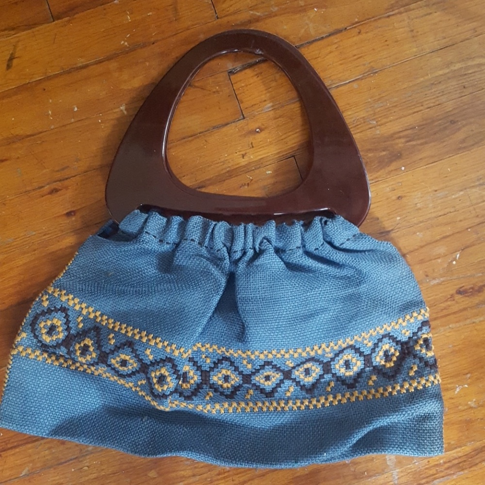 Vintage woven purse with large plastic handles